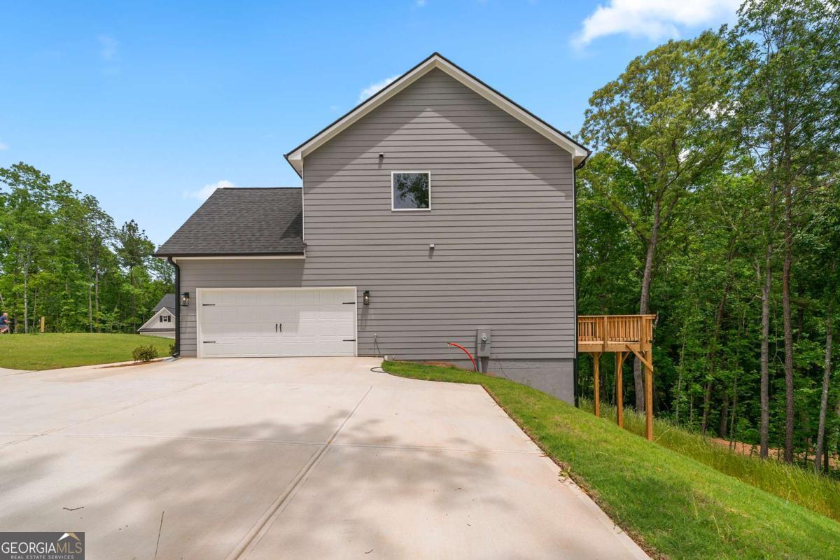 500 Benson Meadows Drive Property Photo 4