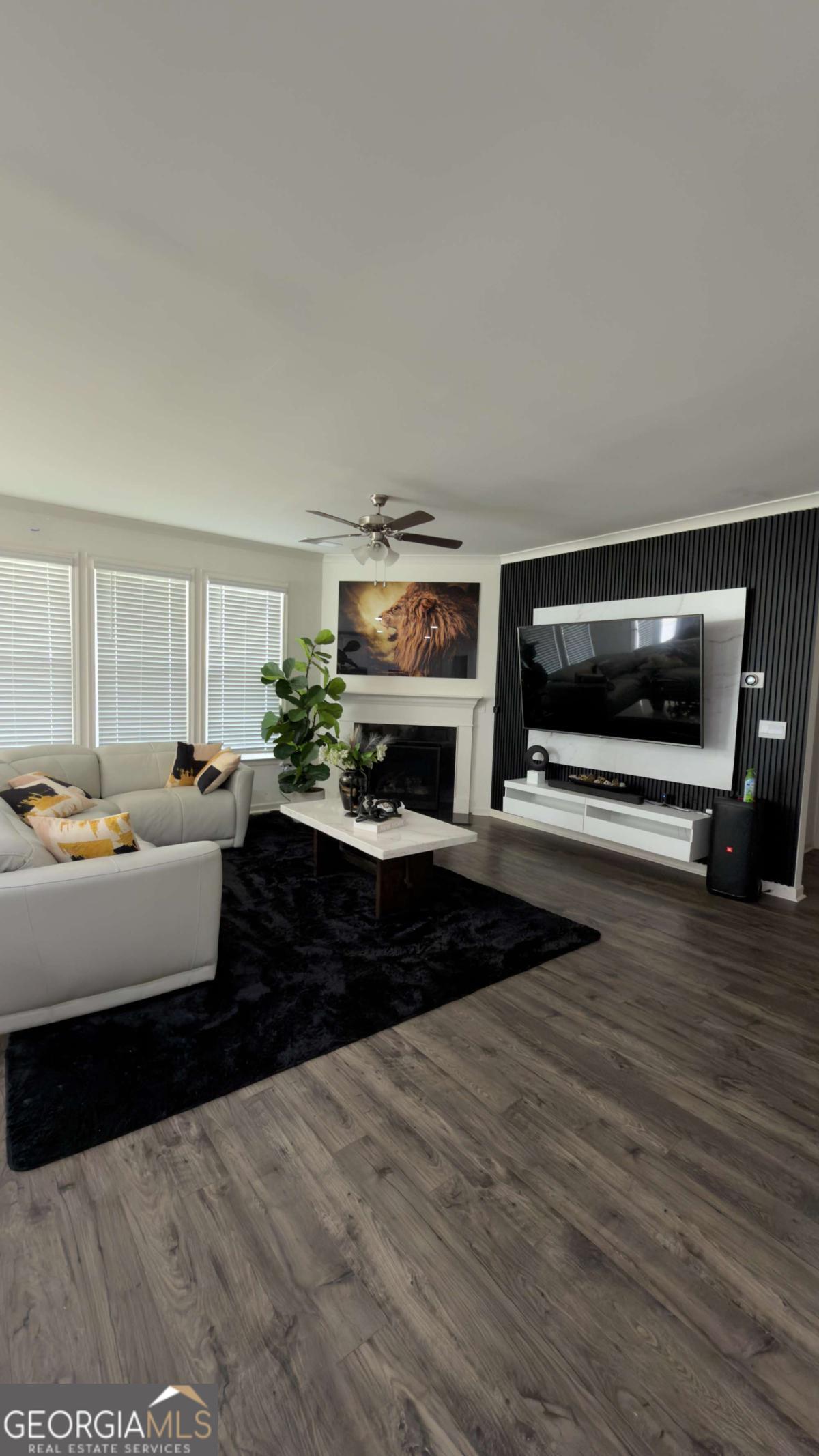 1070 Trident Maple Property Photo 2