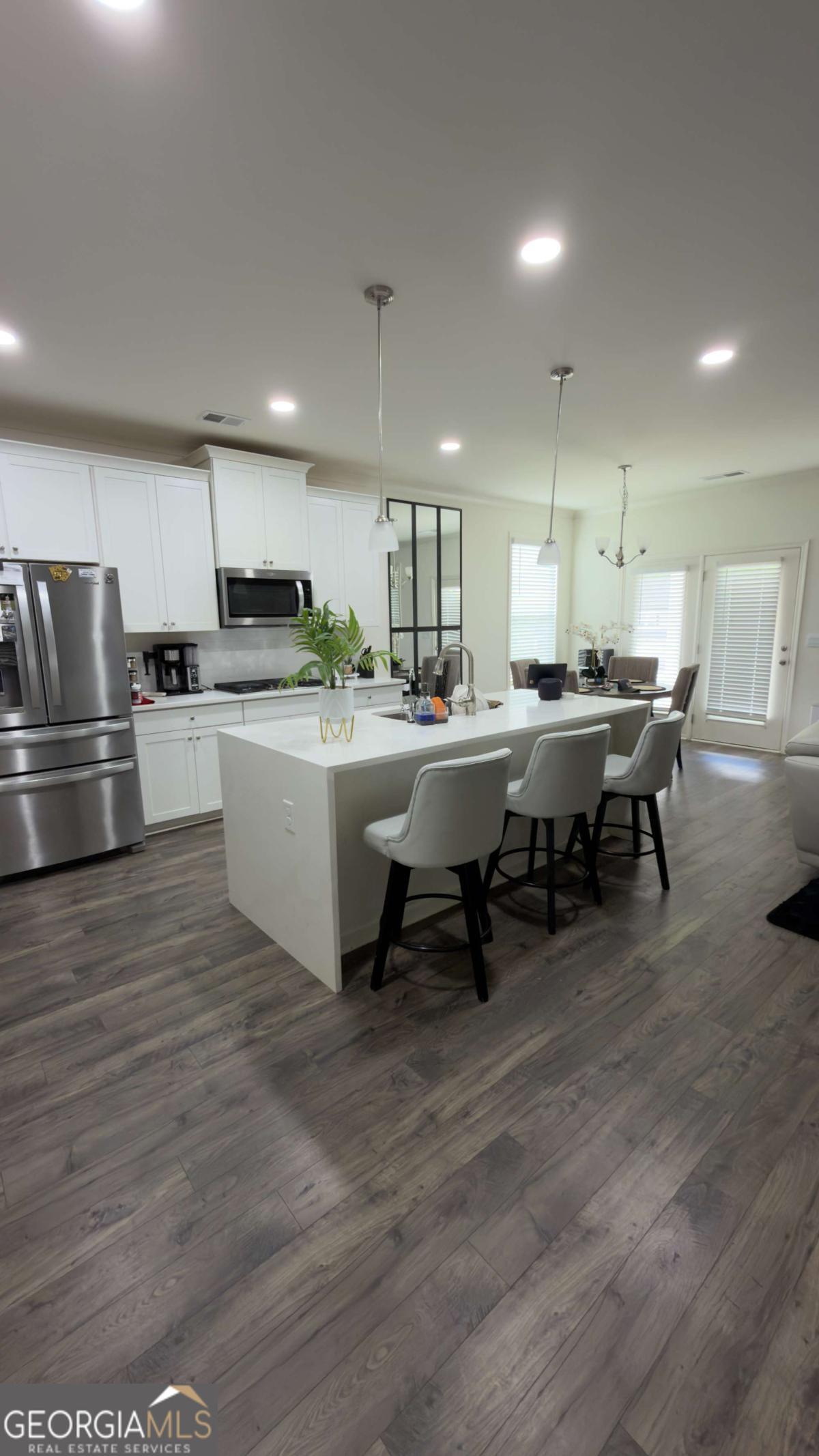 1070 Trident Maple Property Photo 4