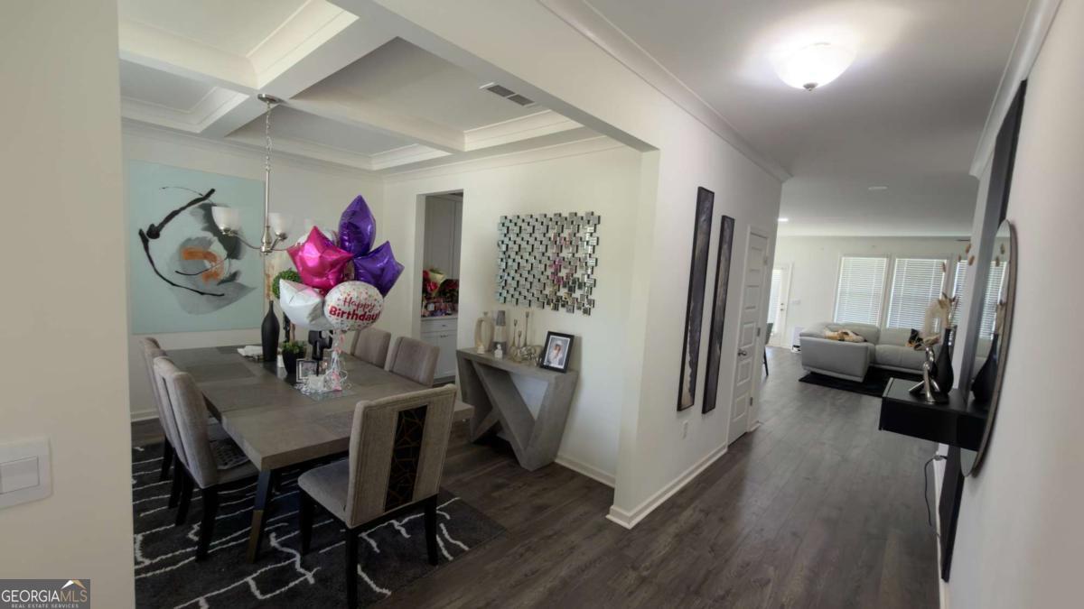 1070 Trident Maple Property Photo 7