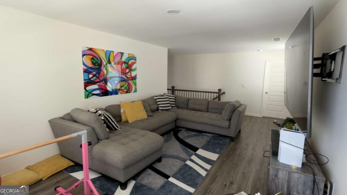1070 Trident Maple Property Photo 12