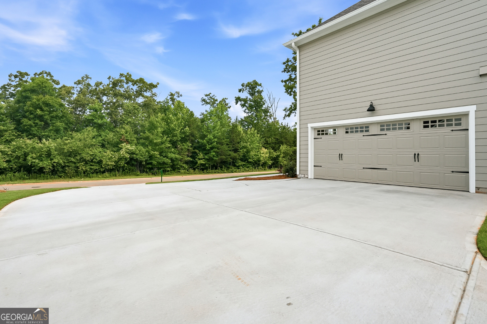 630 Sweetgrass Drive Property Photo 4