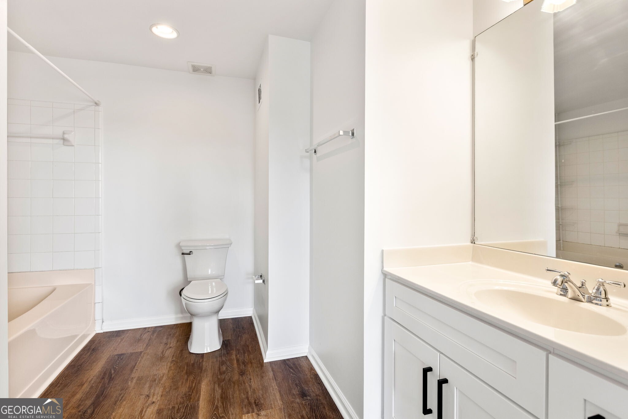 2700 Pine Tree Road Ne # 1317 Property Photo 12