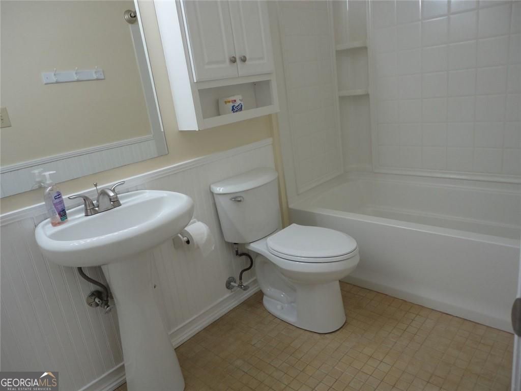 403 Northdale Court Property Photo 9