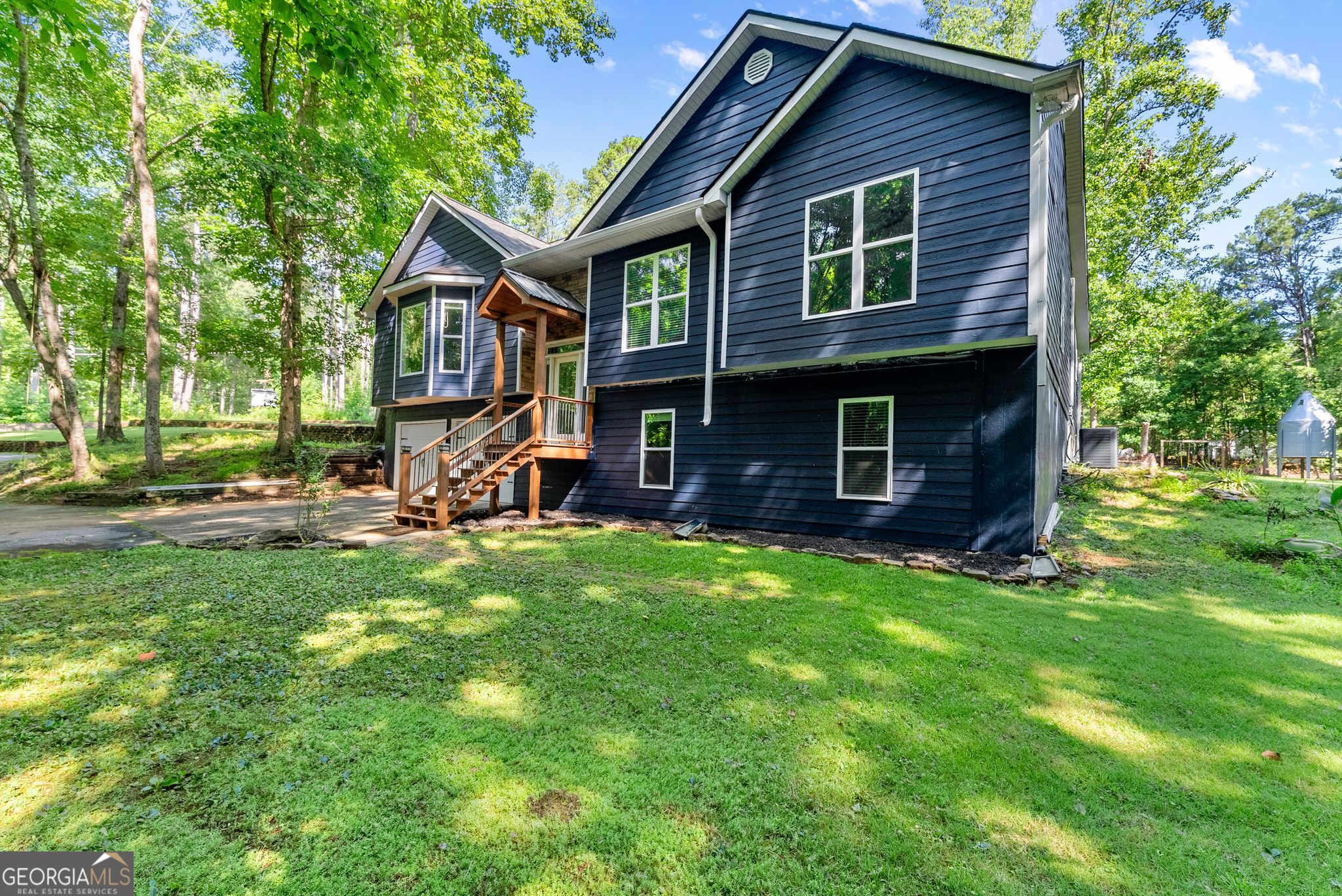 7095 Cogburn Road Property Photo 1