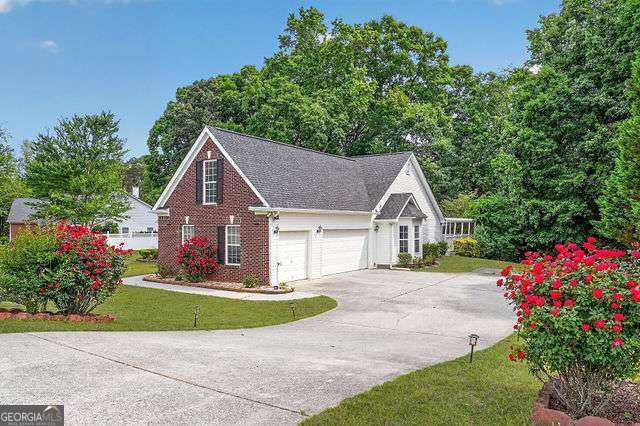 2270 Taylor Pointe Way Property Photo 2