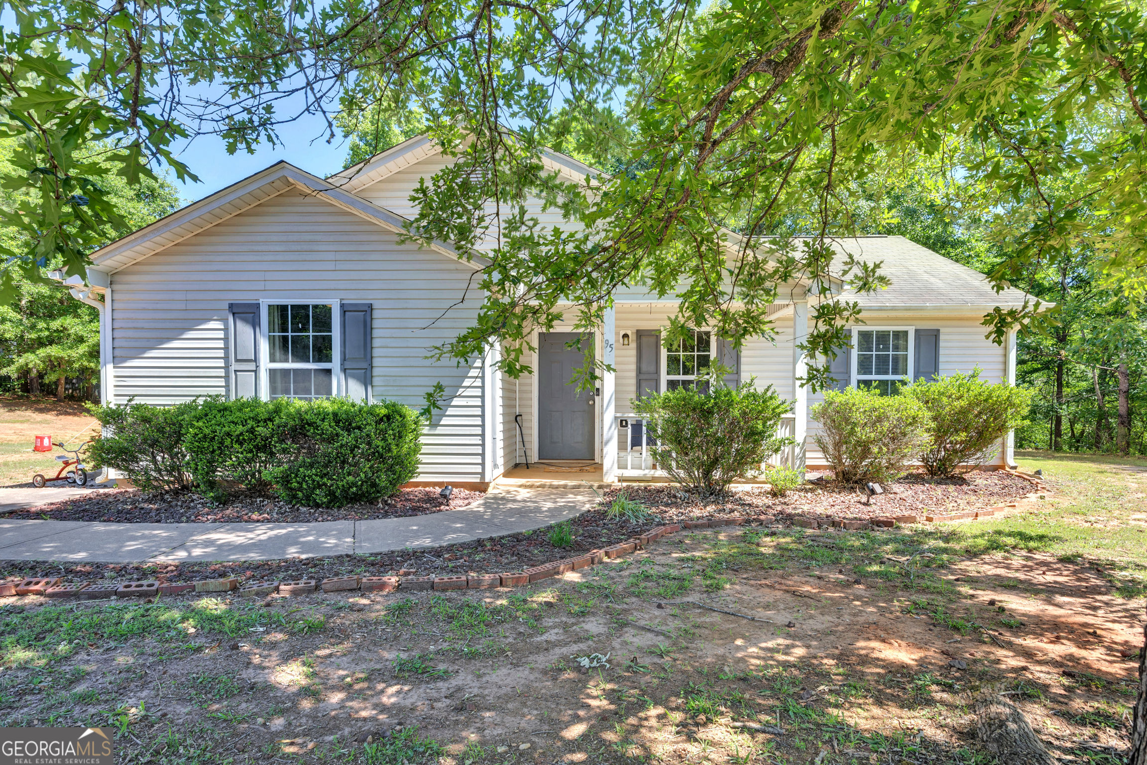 95 Hunters Trace Property Photo 1