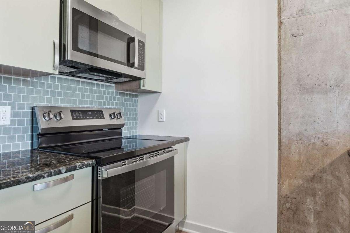 245 N Highland Avenue Ne # 402 Property Photo 5