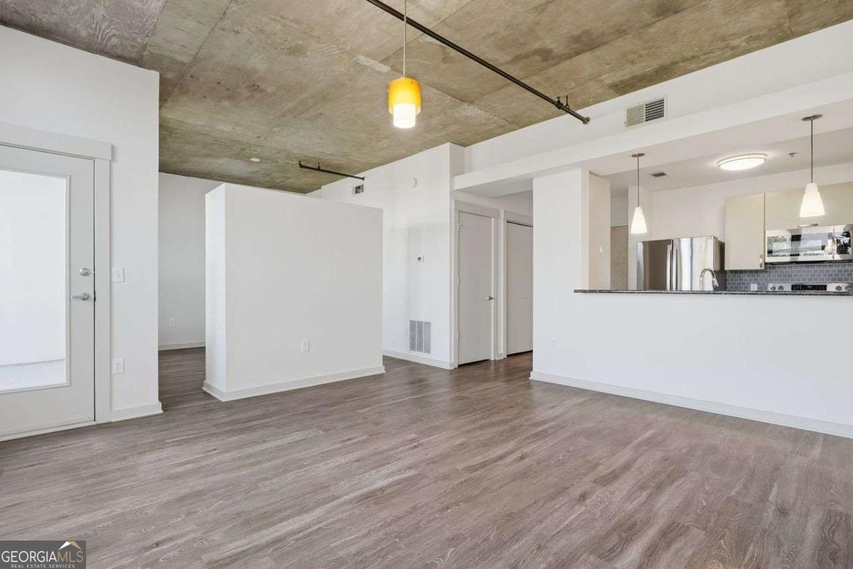 245 N Highland Avenue Ne # 402 Property Photo 7