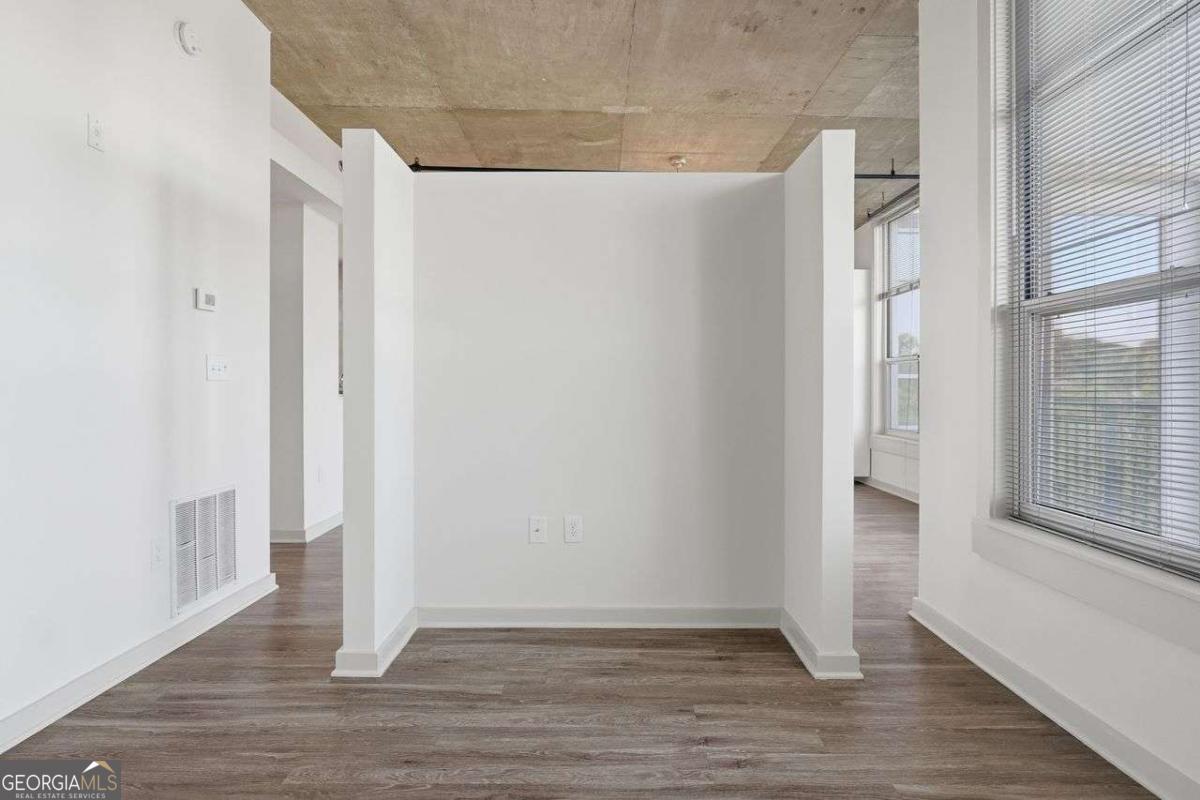 245 N Highland Avenue Ne # 402 Property Photo 10