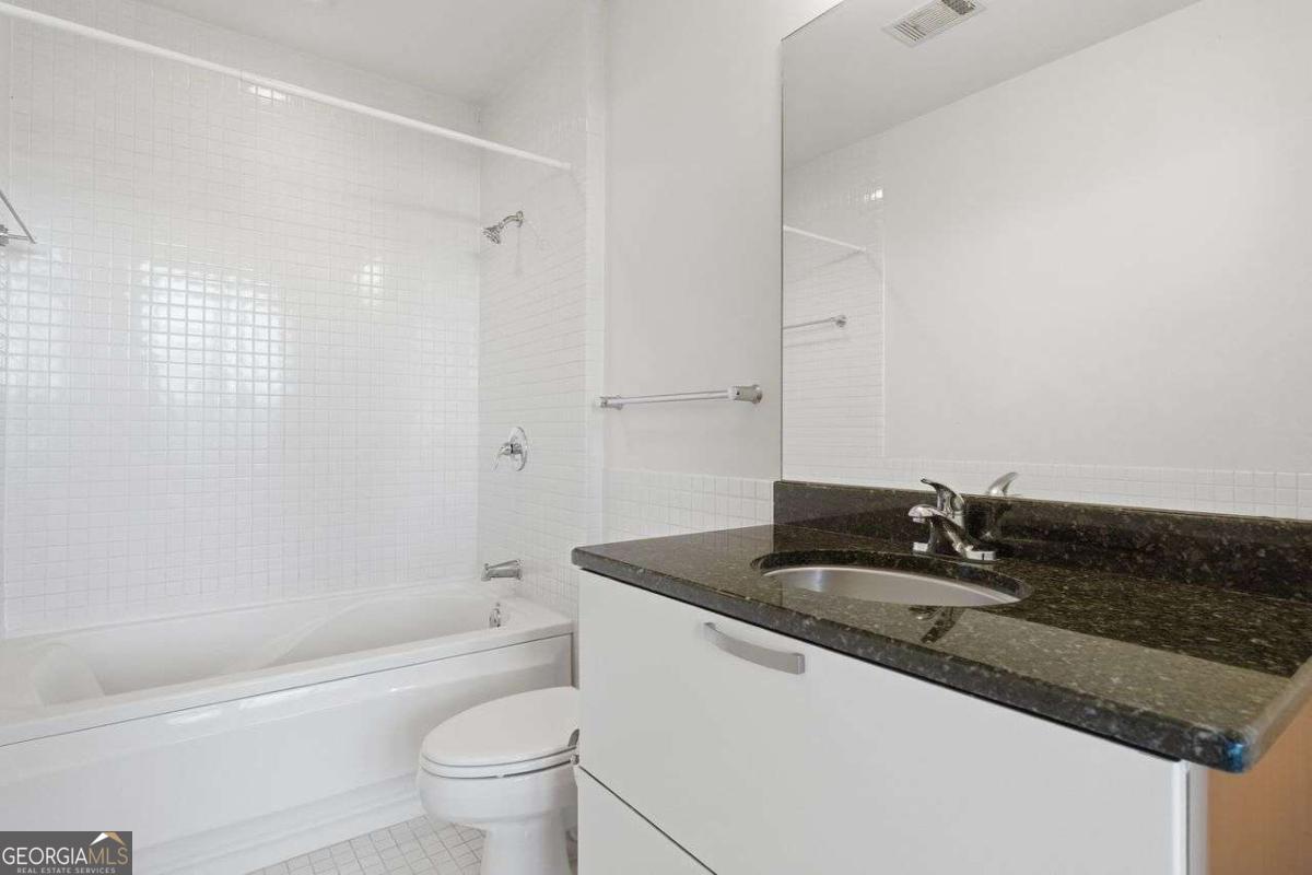 245 N Highland Avenue Ne # 402 Property Photo 13
