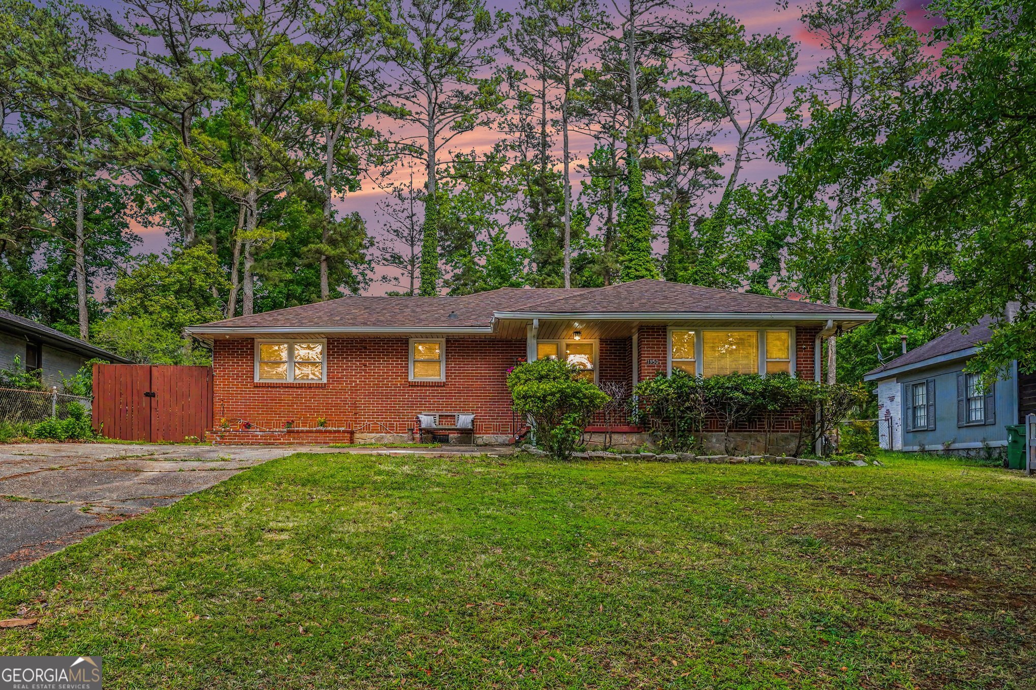 1950 Glendale Drive Property Photo 1