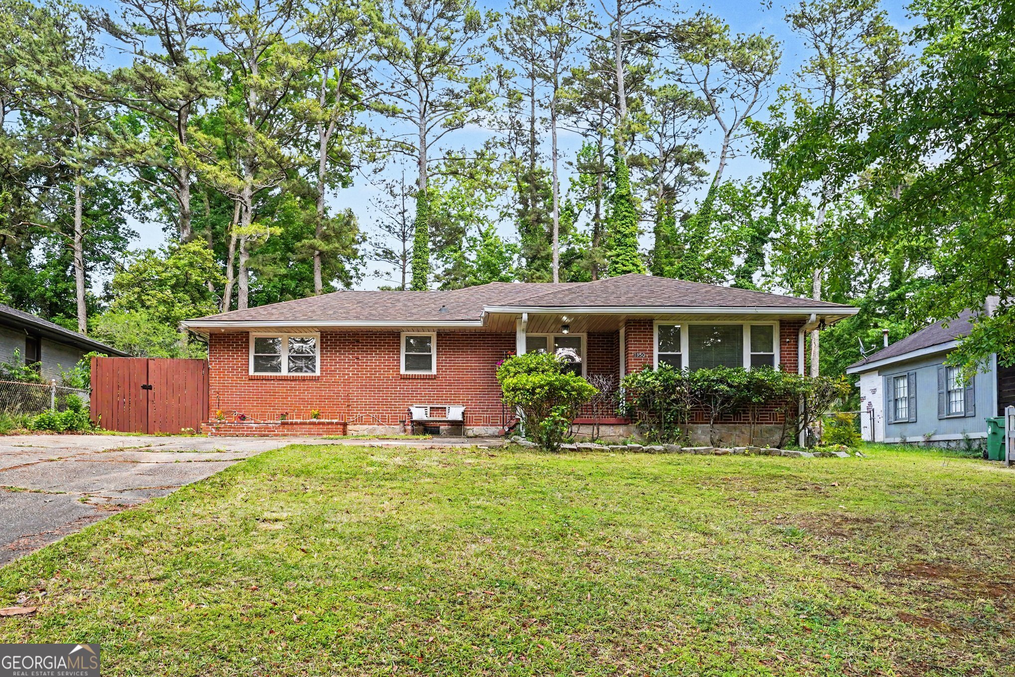 1950 Glendale Drive Property Photo 2