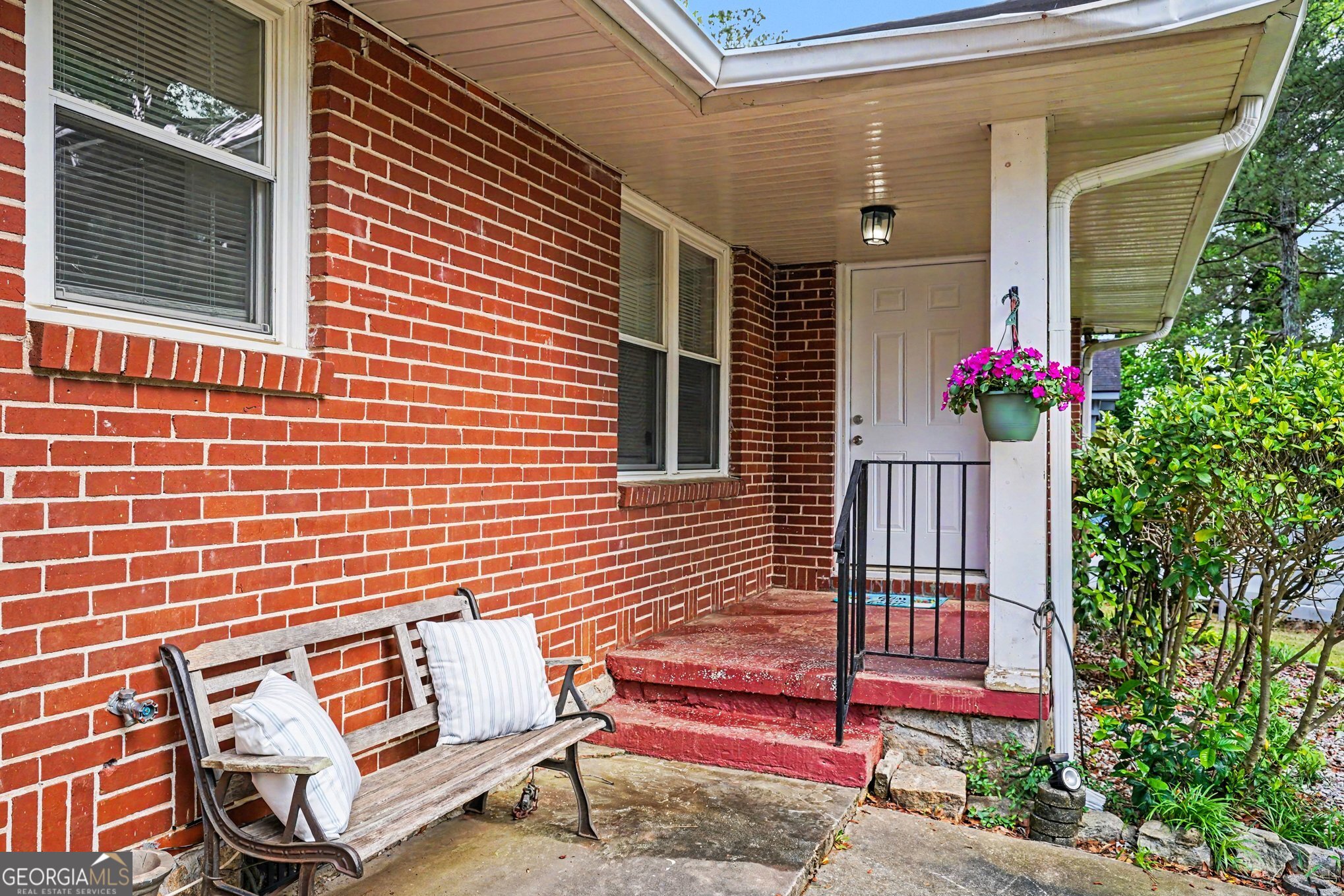 1950 Glendale Drive Property Photo 3