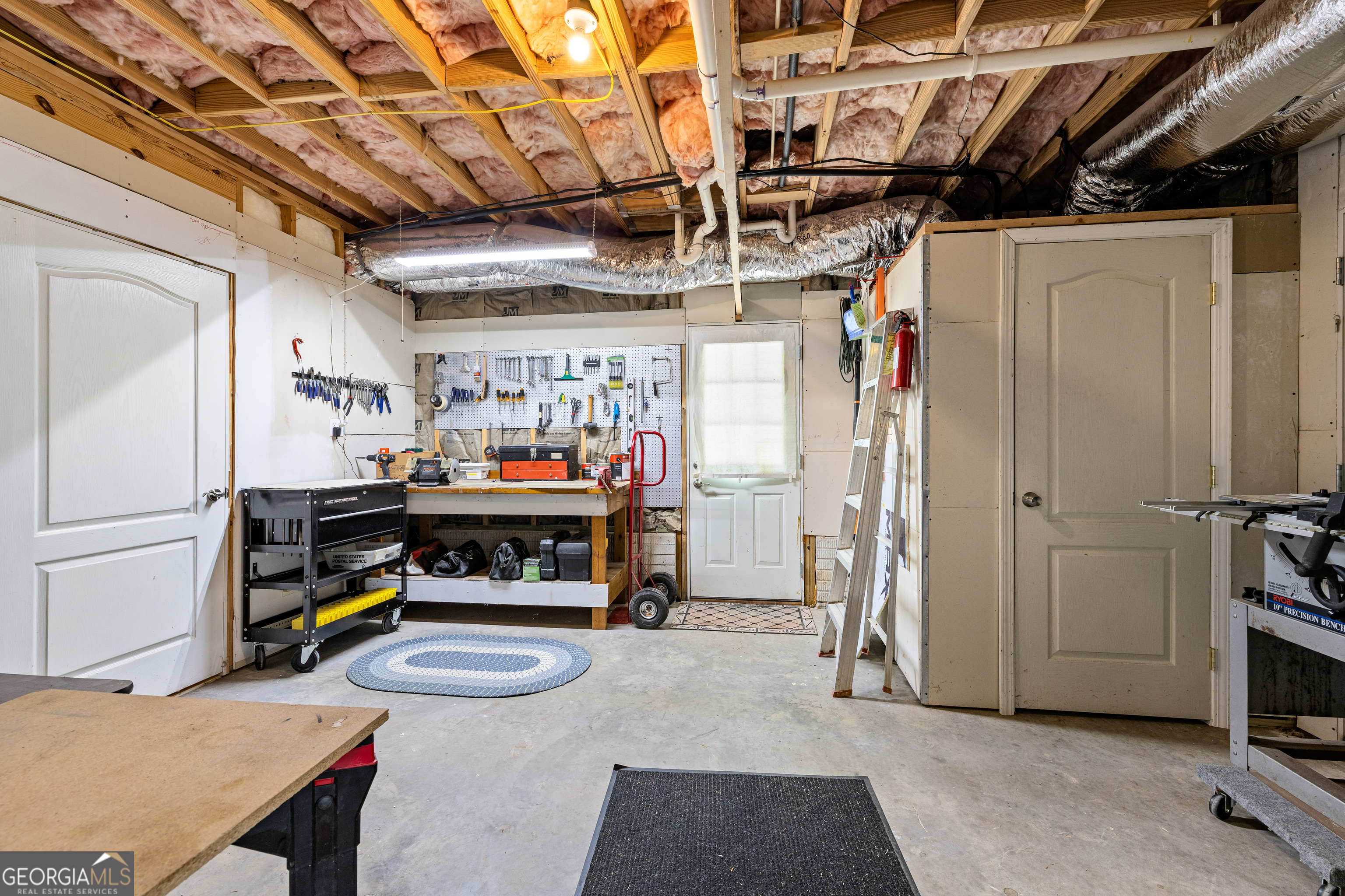 90 Westwind Drive Property Photo 8