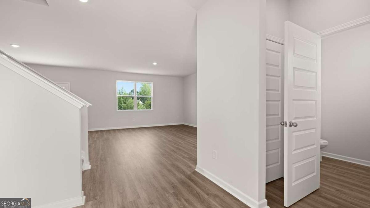 100 White Spruce Way Property Photo 2