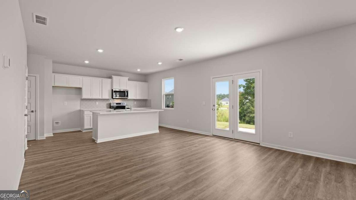 100 White Spruce Way Property Photo 3