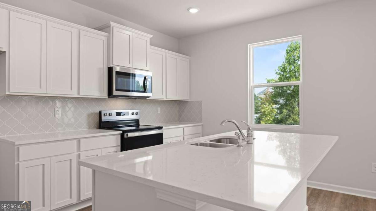 100 White Spruce Way Property Photo 5