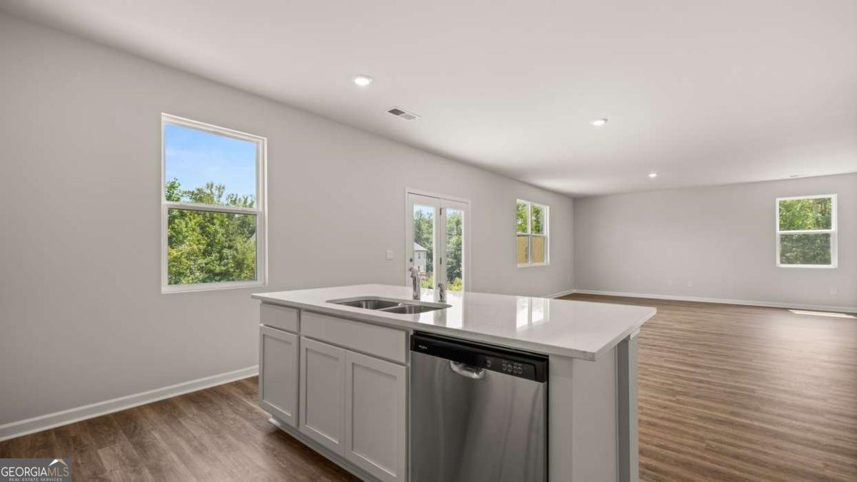 100 White Spruce Way Property Photo 6