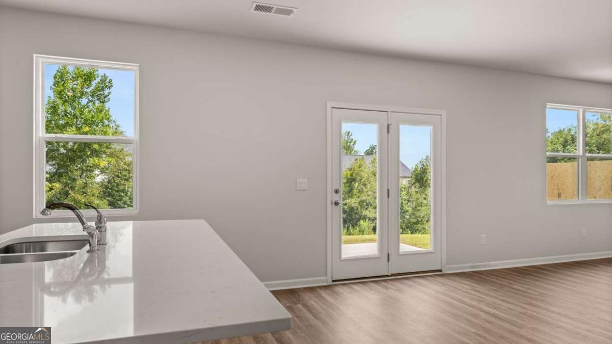 100 White Spruce Way Property Photo 9