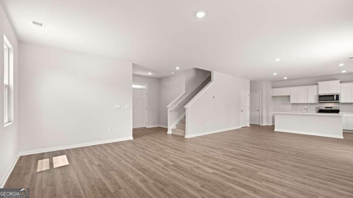 100 White Spruce Way Property Photo 12