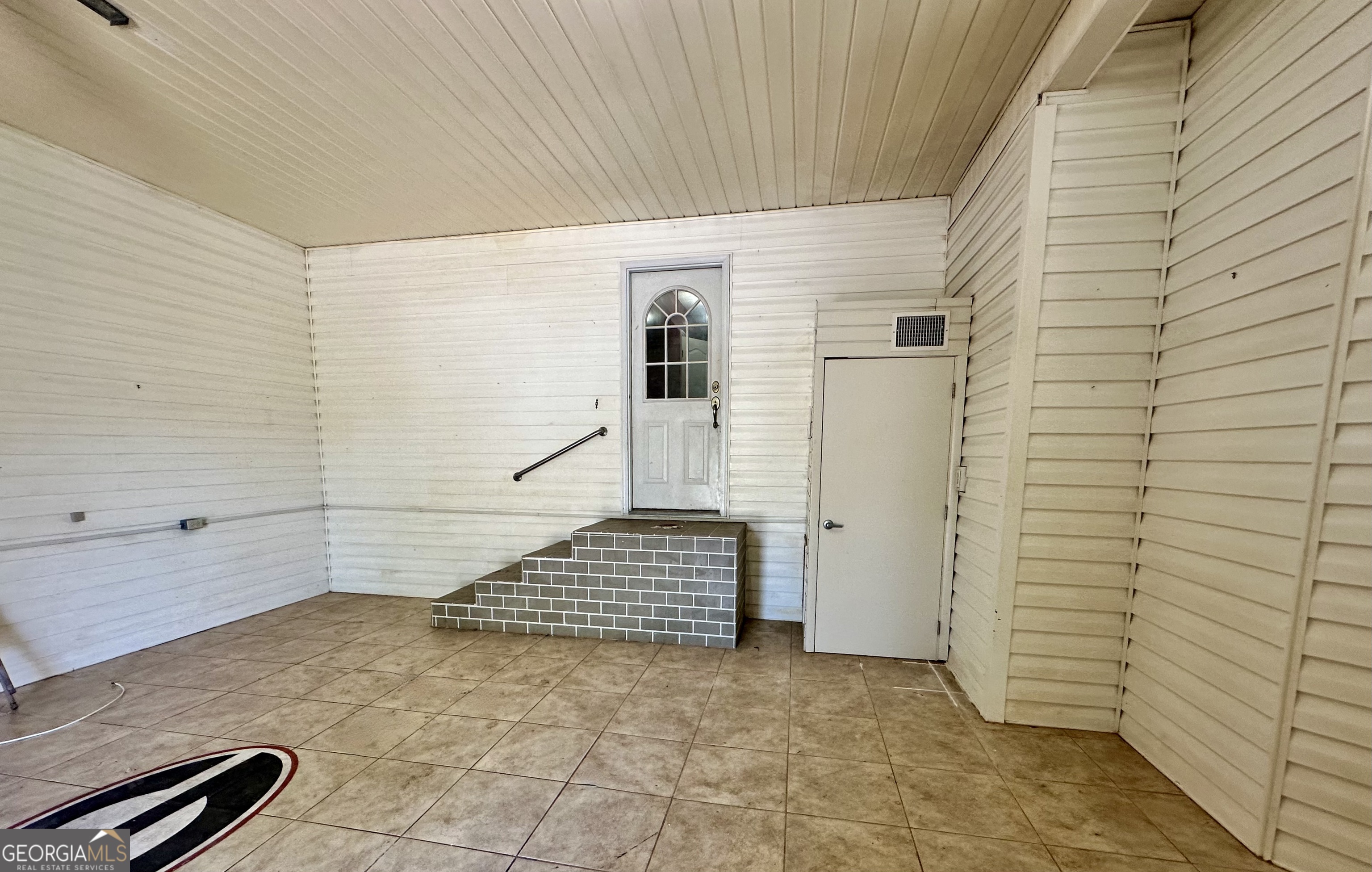 1682 Pearson Highway Property Photo 3