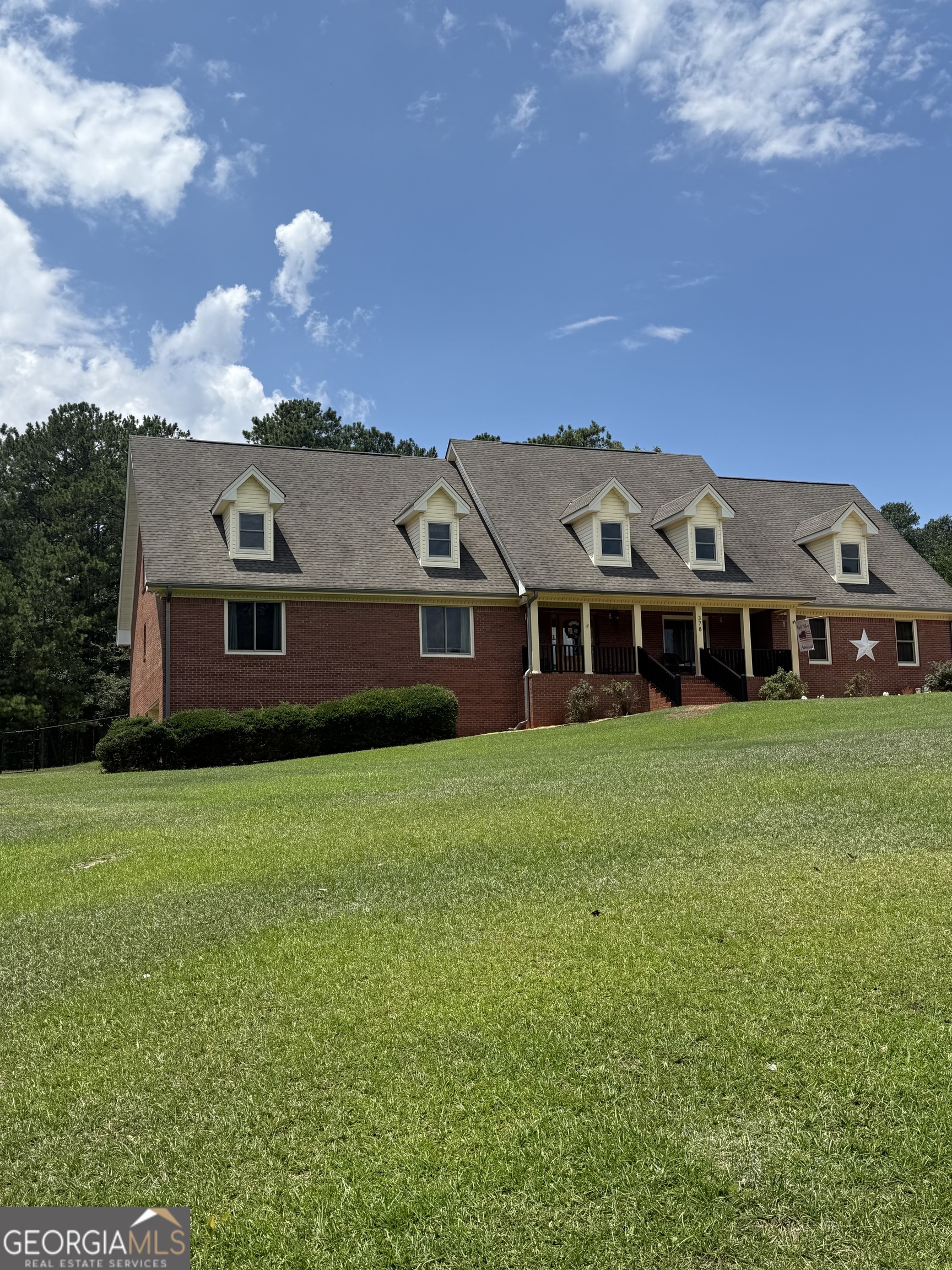 378 Clyde Court Property Photo 2