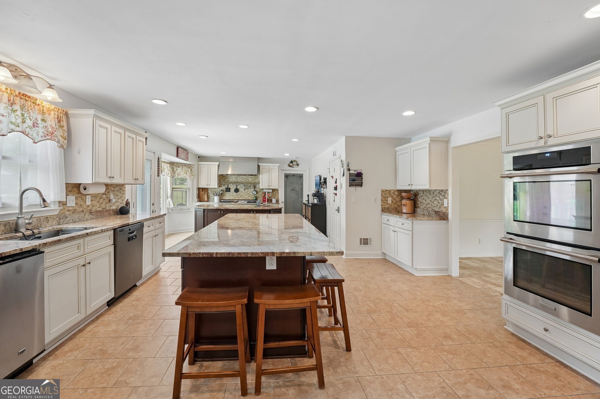 378 Clyde Court Property Photo 16