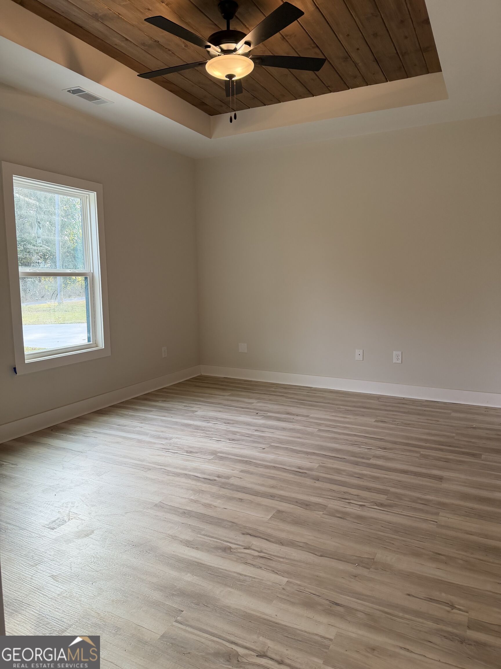 563 High Road Property Photo 5