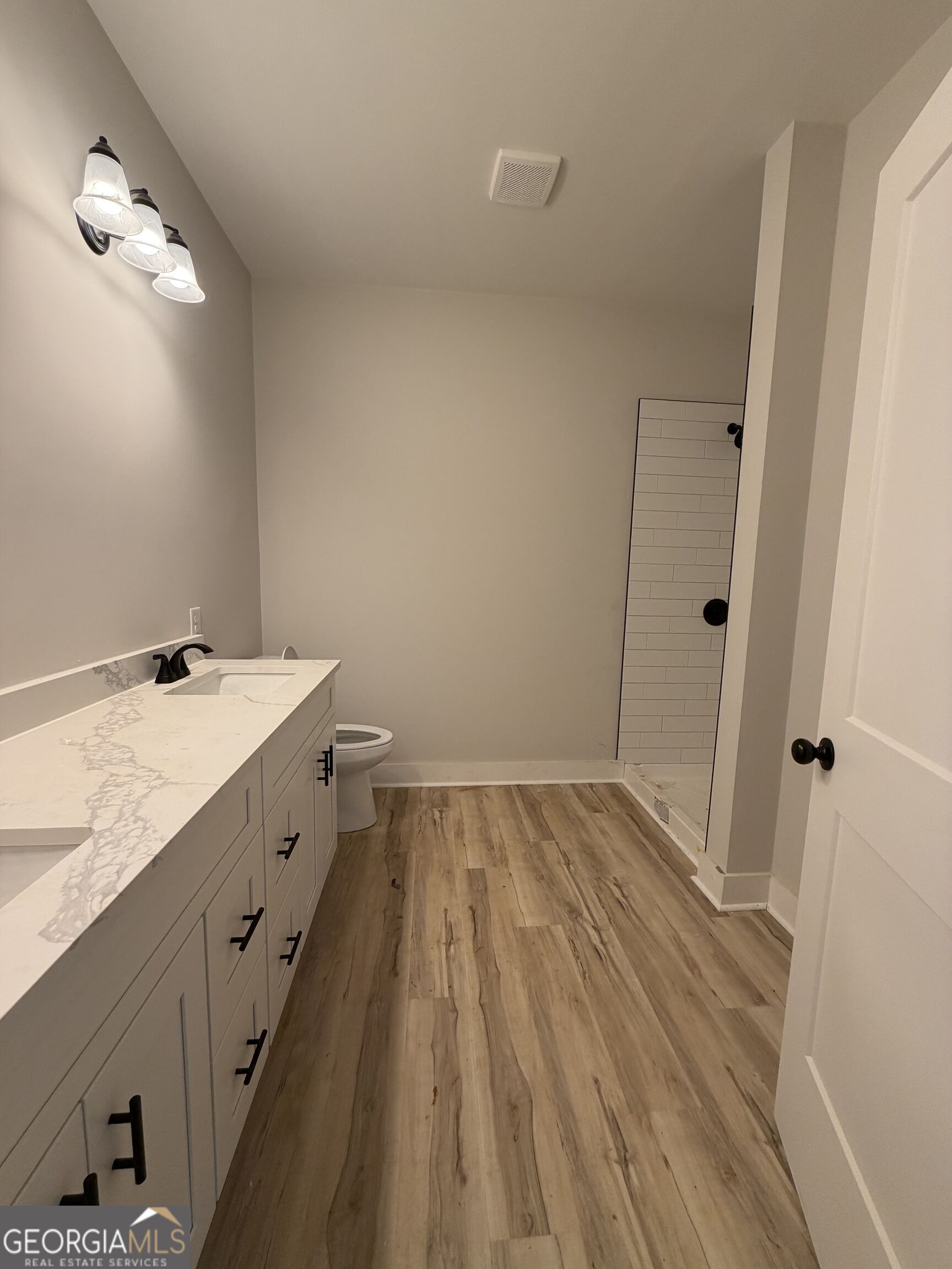 563 High Road Property Photo 6