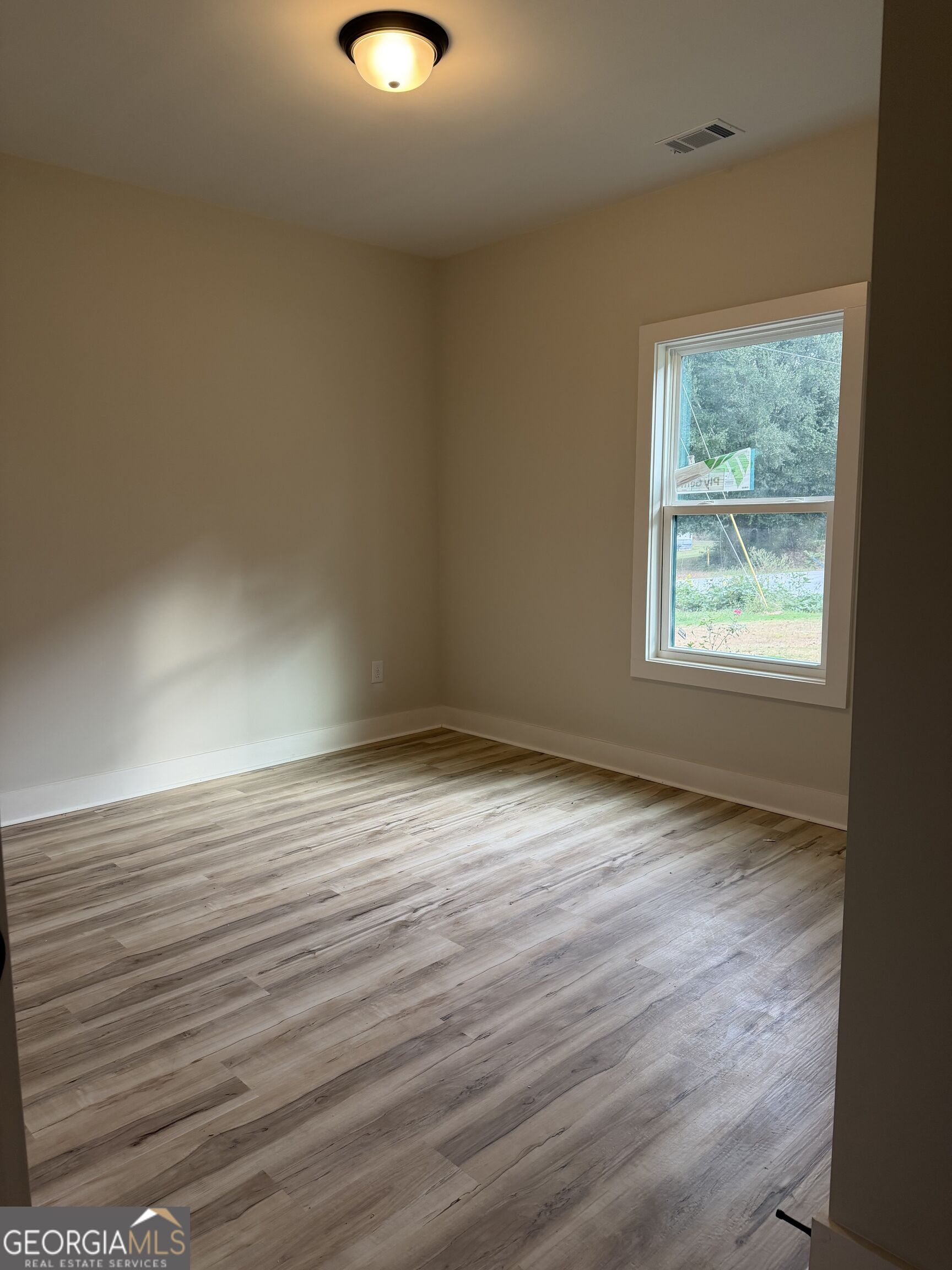 563 High Road Property Photo 8