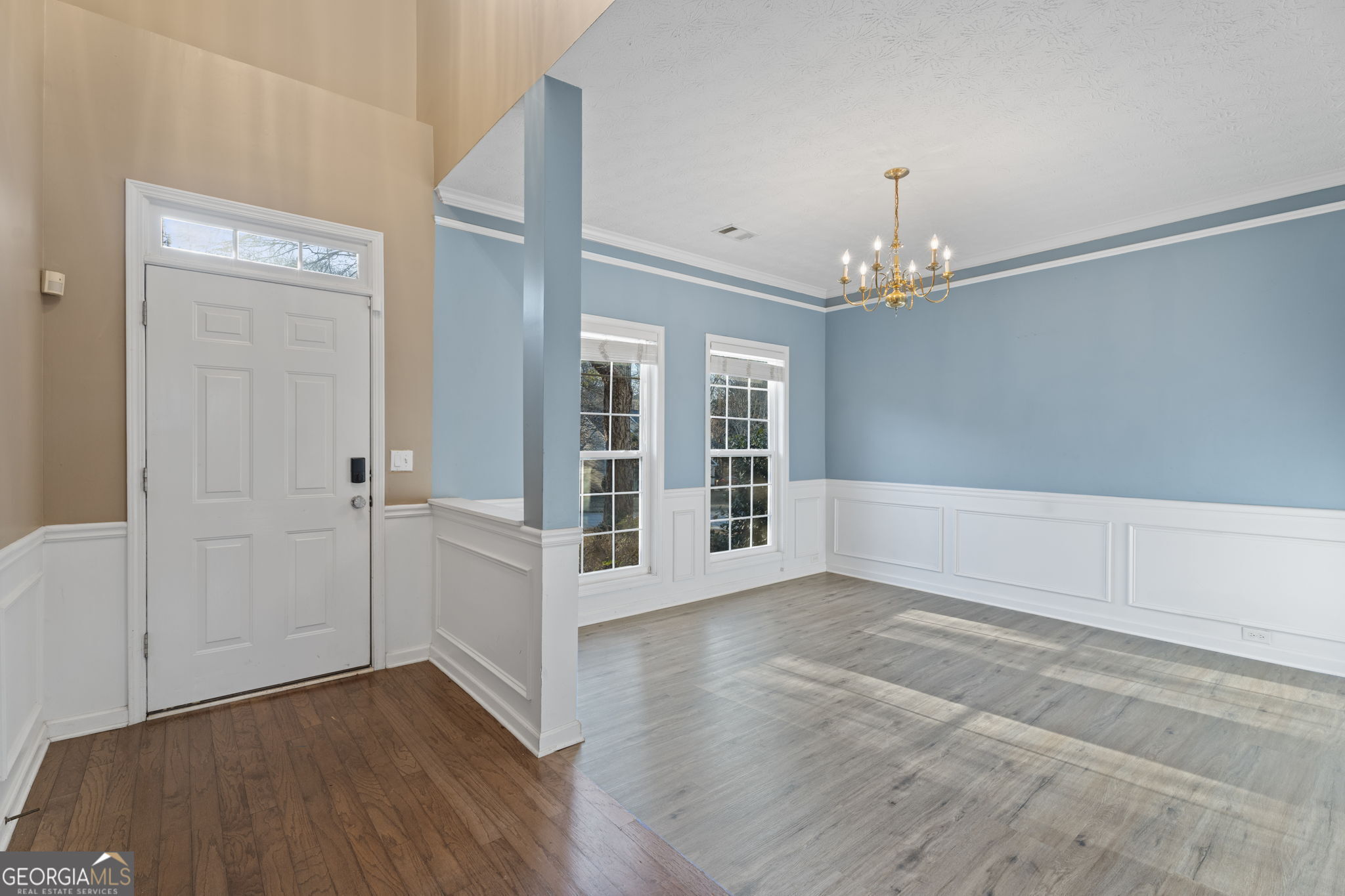 423 Heathcliff Court Property Photo 6