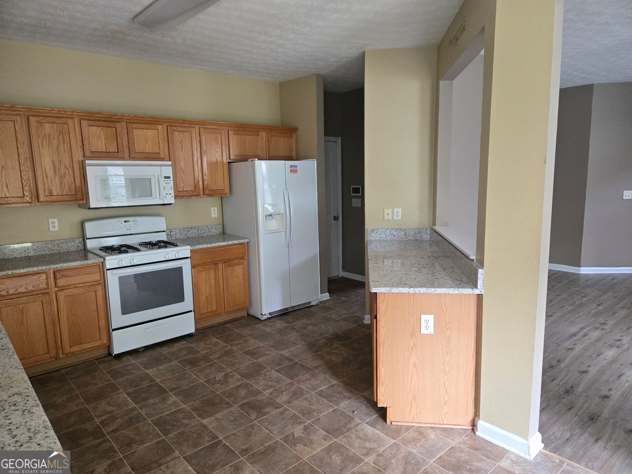 423 Heathcliff Court Property Photo 9