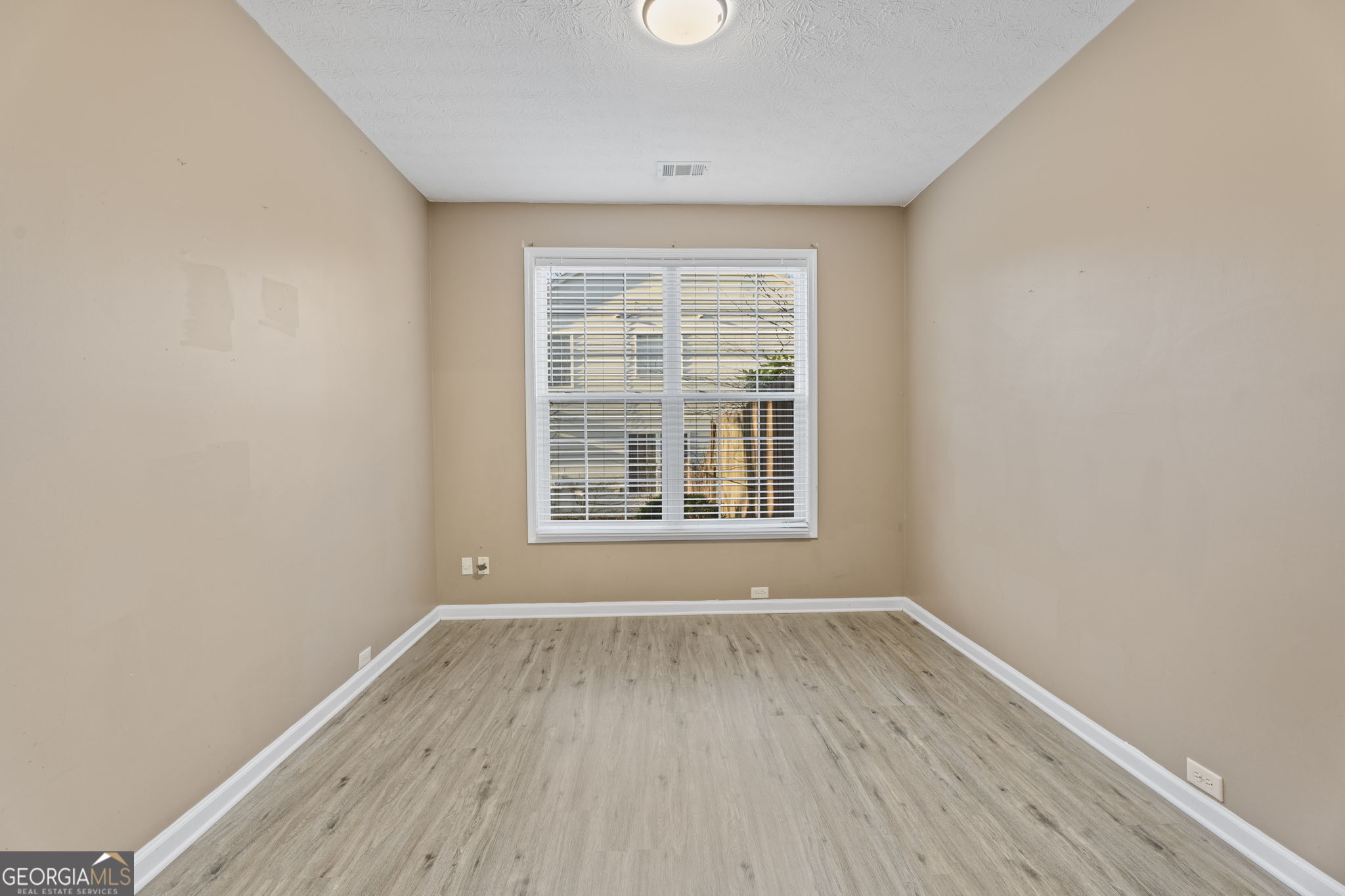 423 Heathcliff Court Property Photo 12