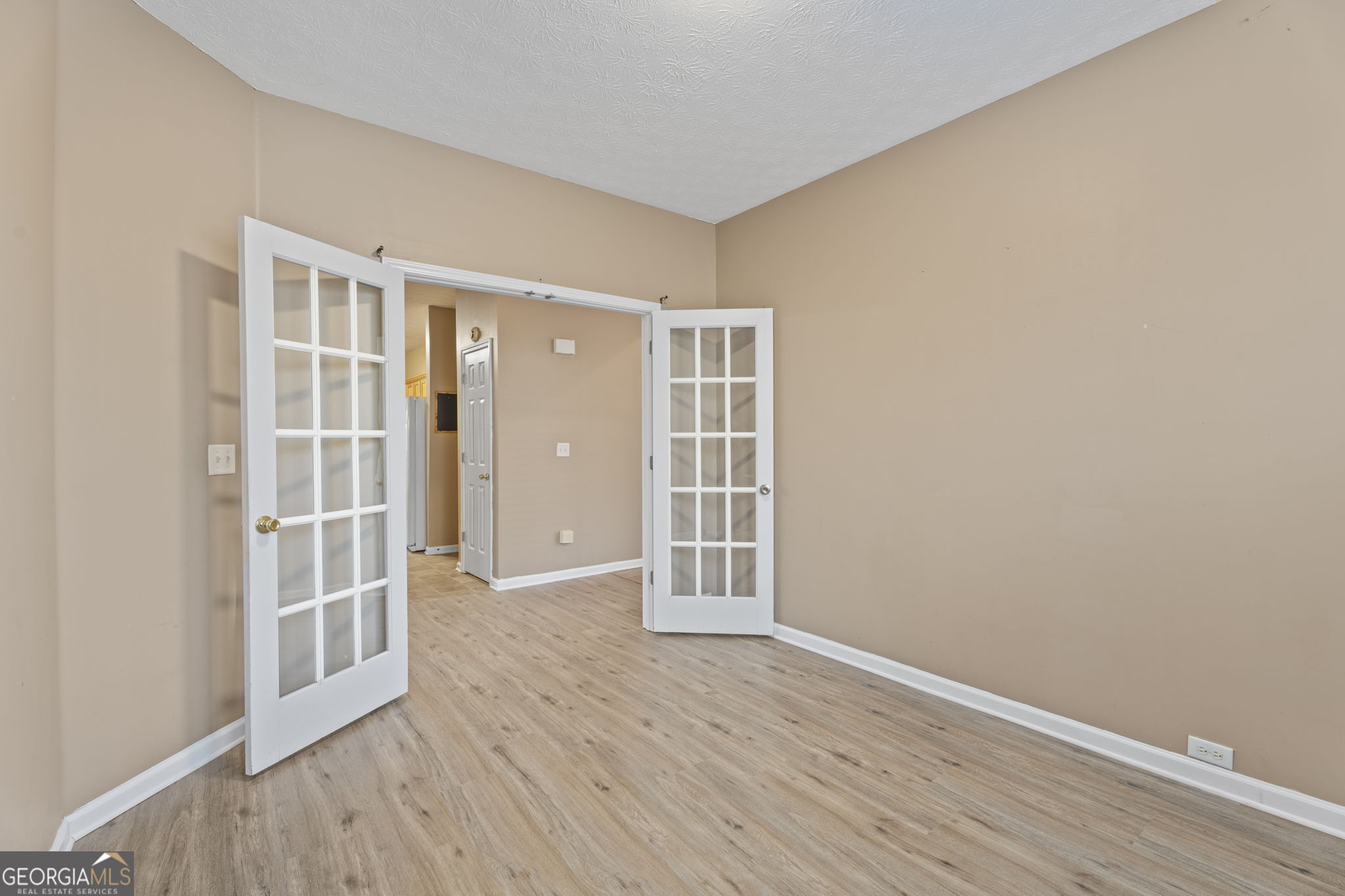 423 Heathcliff Court Property Photo 13