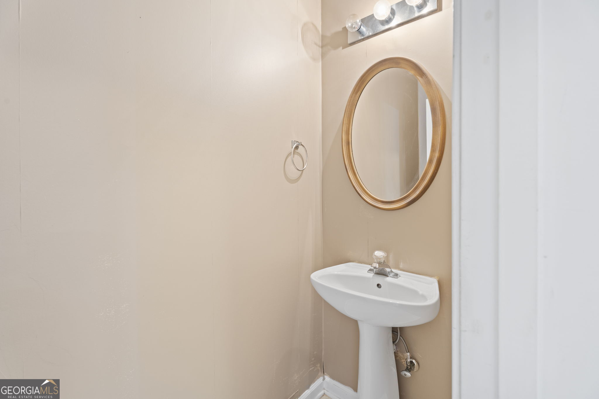 423 Heathcliff Court Property Photo 17