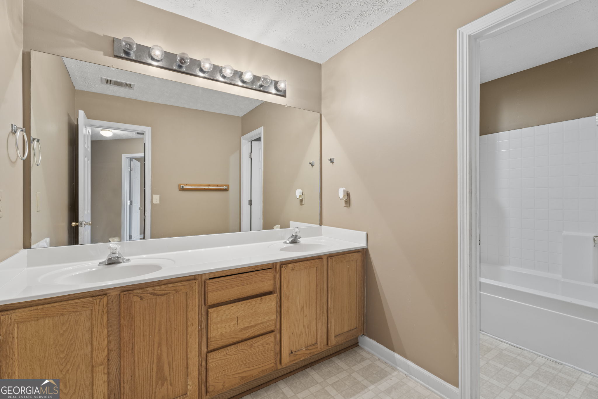 423 Heathcliff Court Property Photo 25
