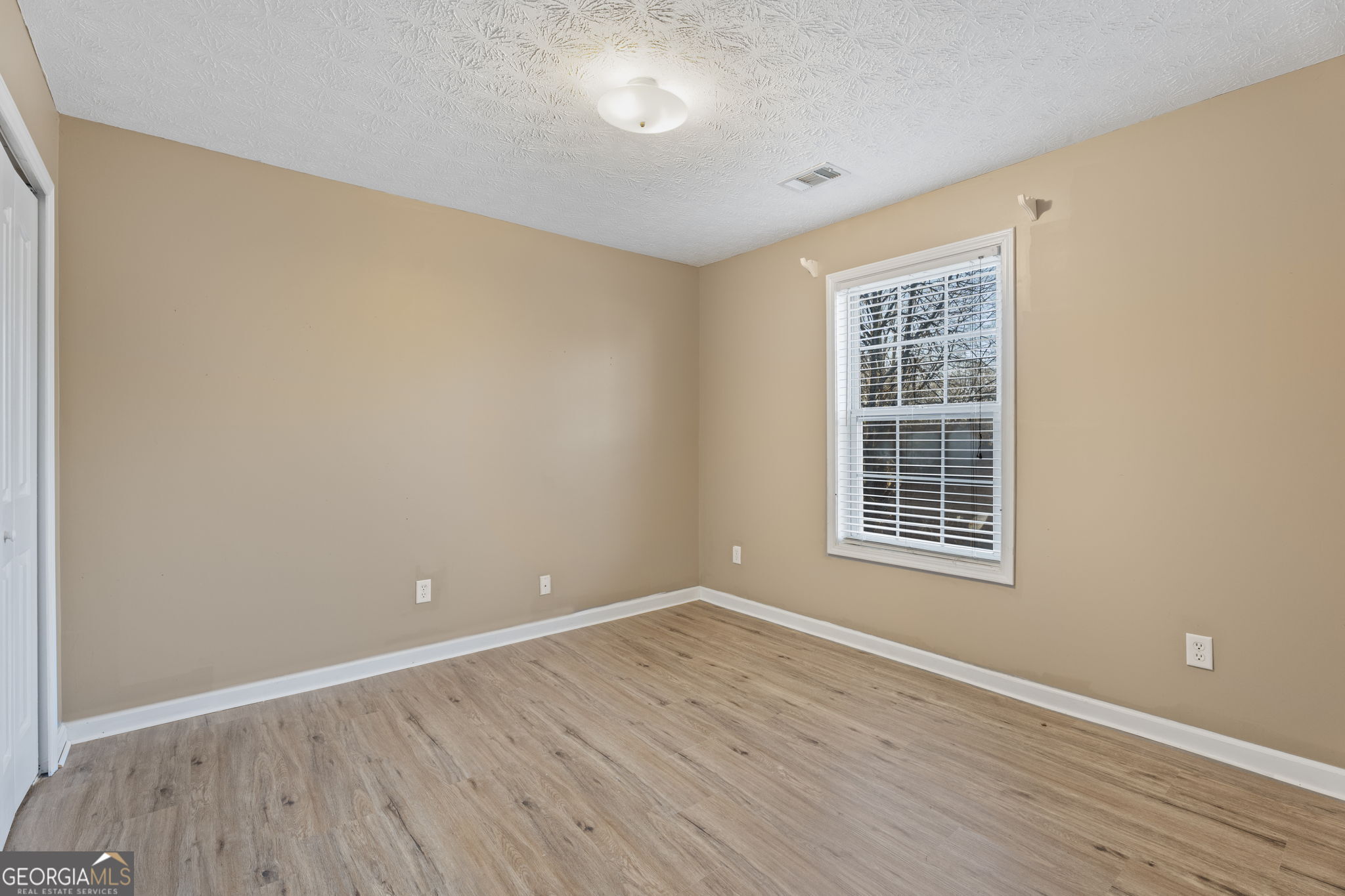 423 Heathcliff Court Property Photo 28