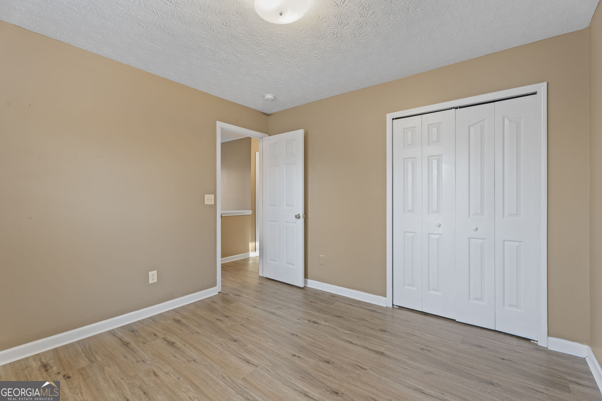 423 Heathcliff Court Property Photo 29