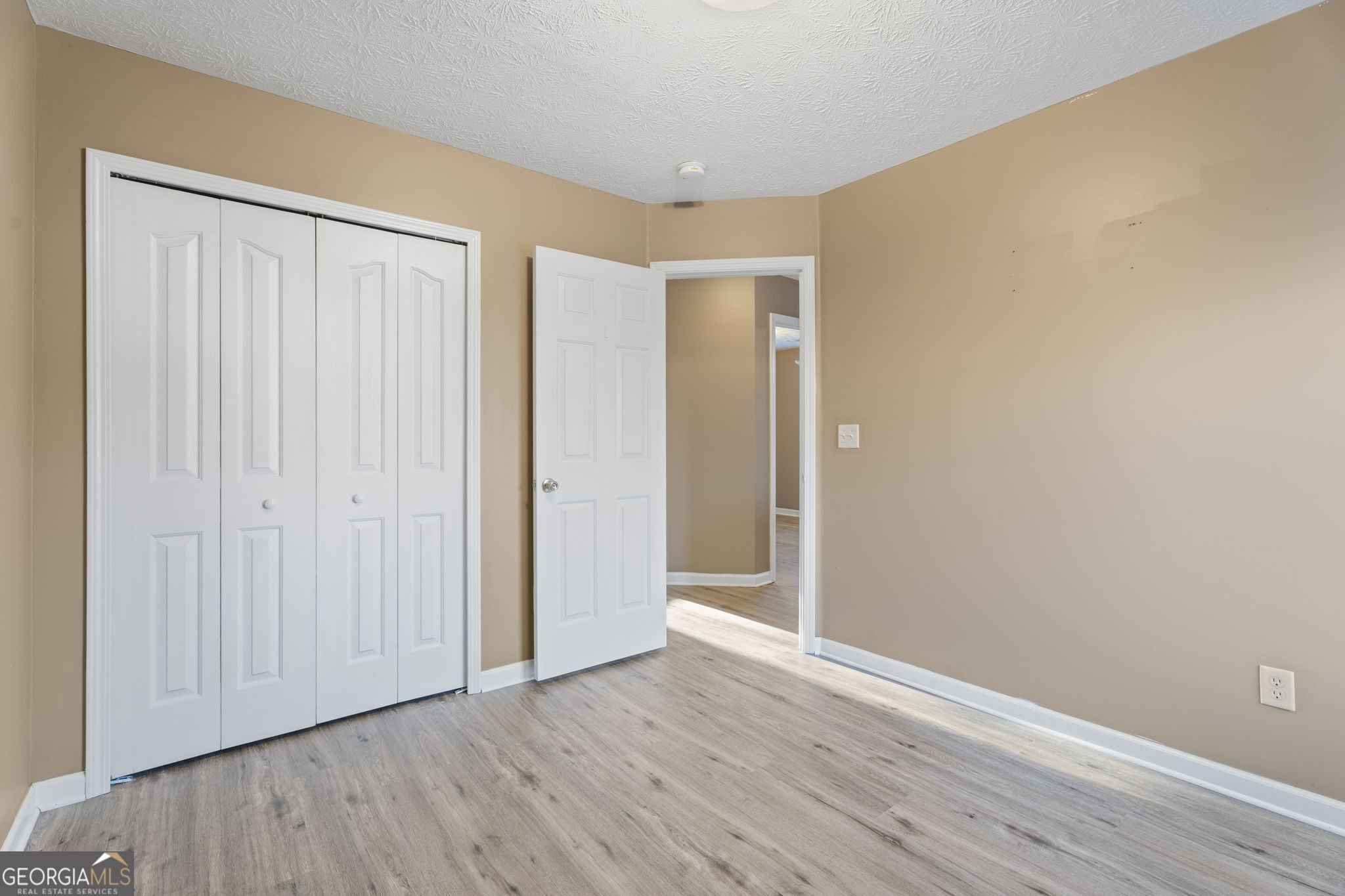 423 Heathcliff Court Property Photo 31