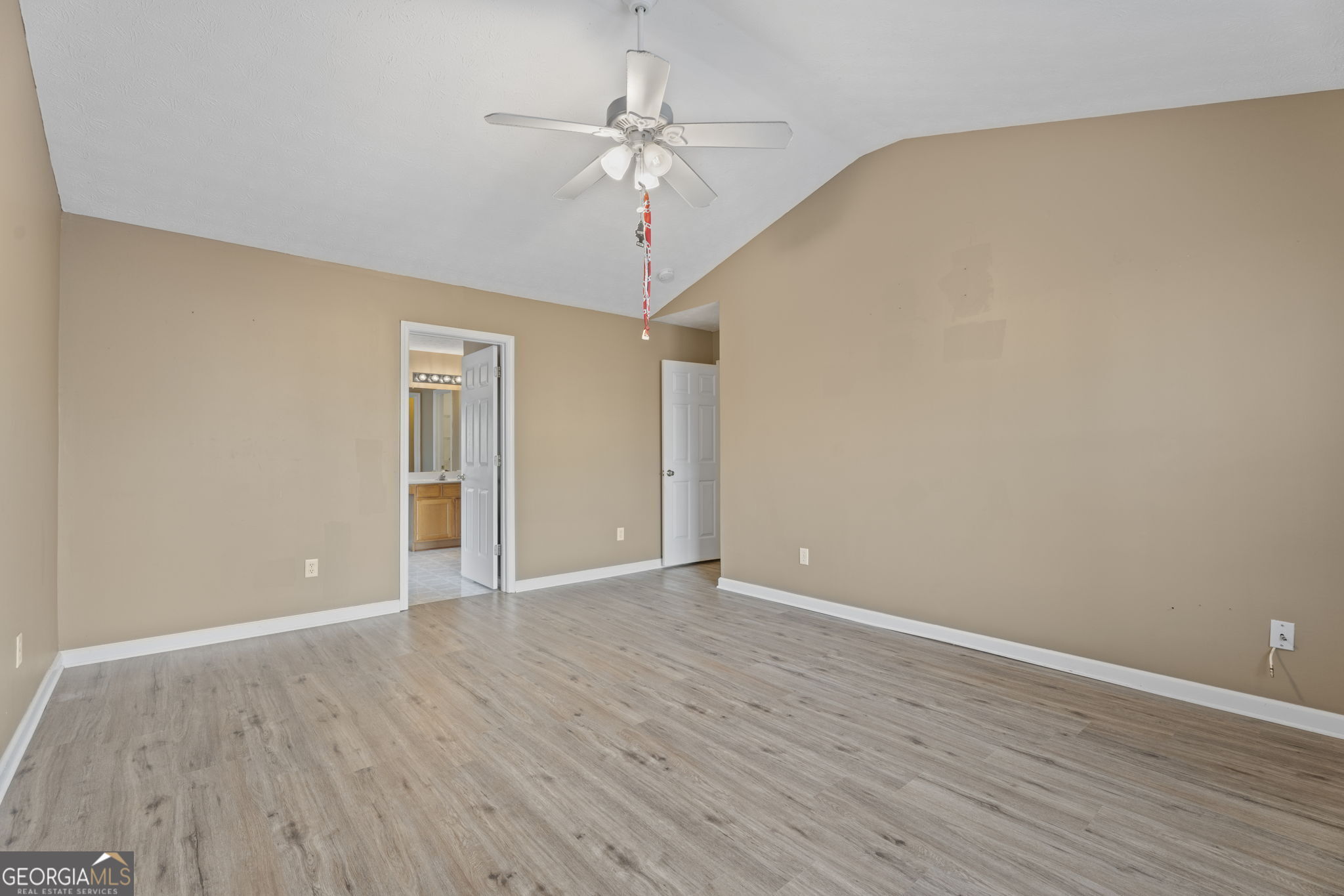 423 Heathcliff Court Property Photo 33