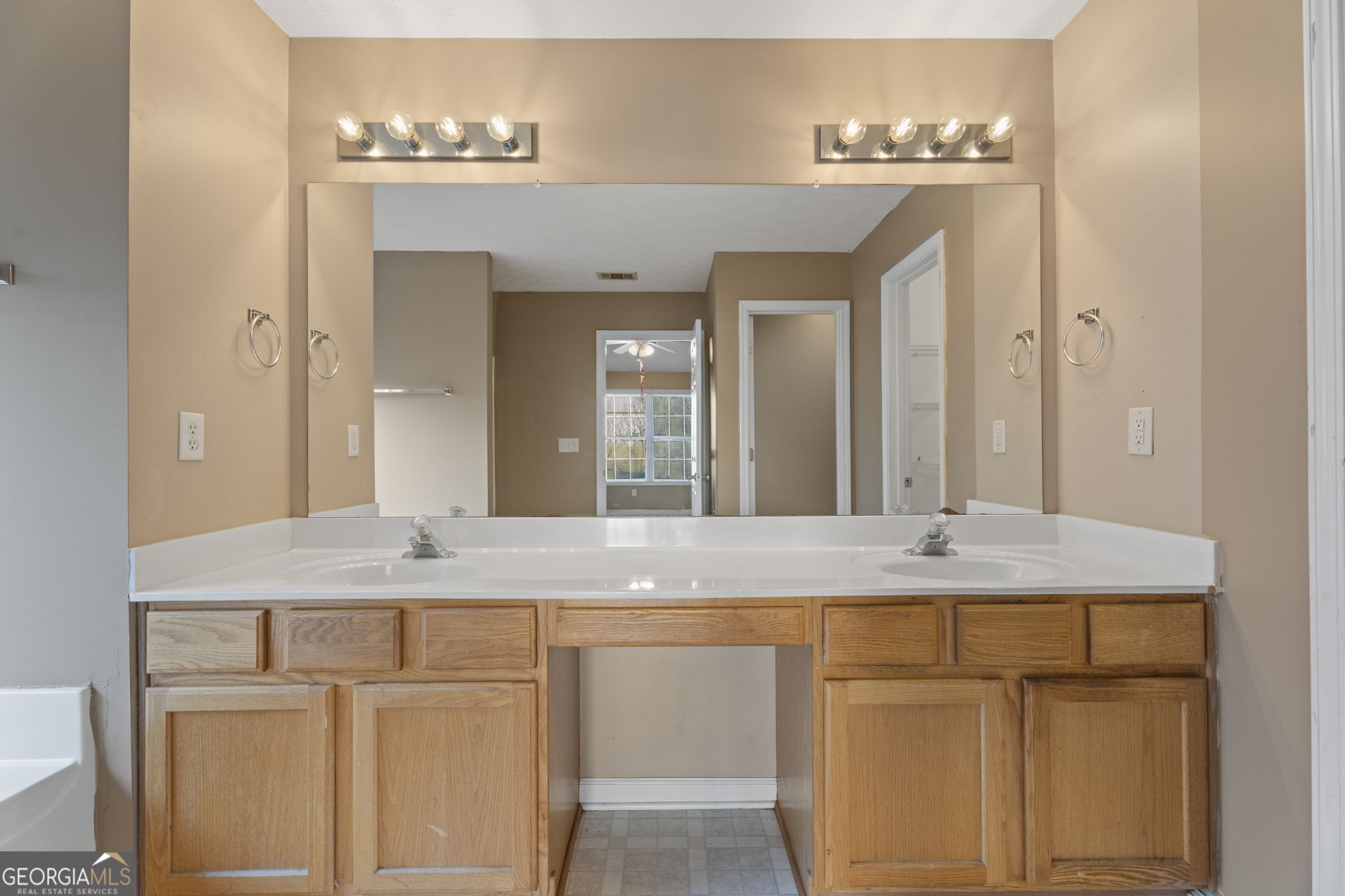 423 Heathcliff Court Property Photo 37