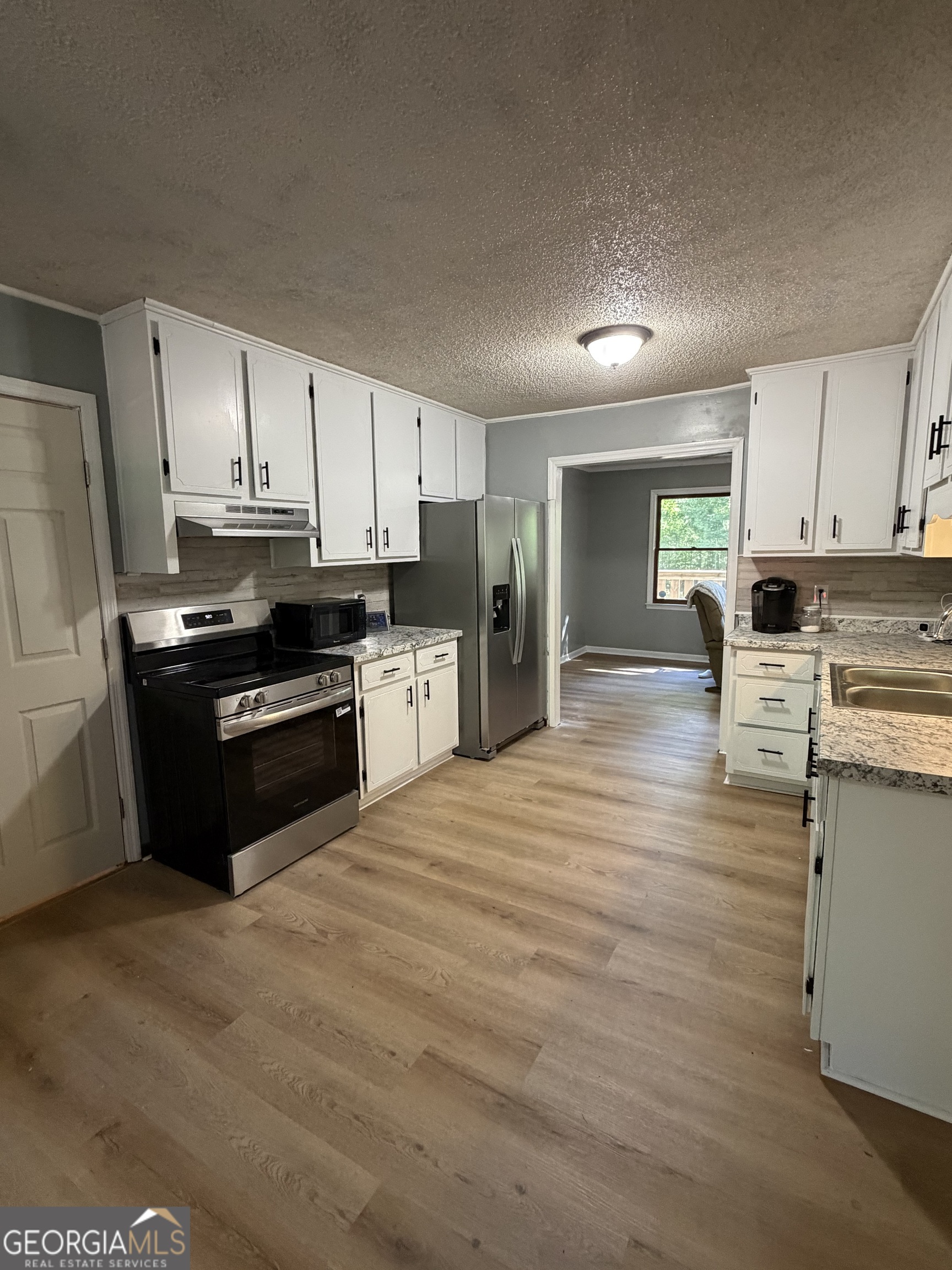 221 Oak Valley Drive Property Photo 4