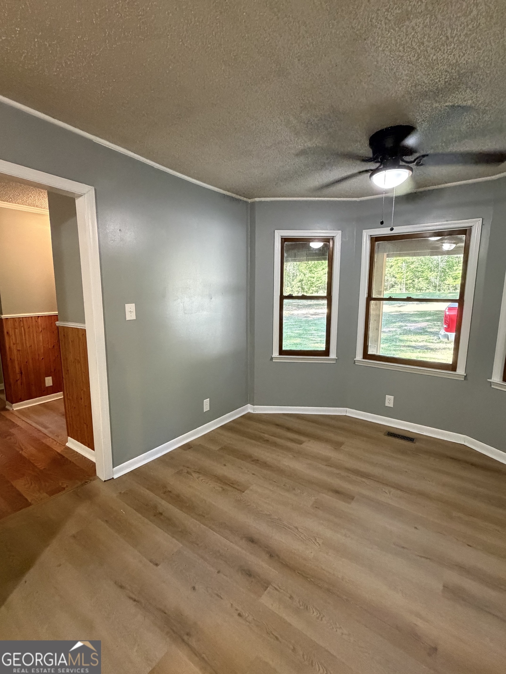 221 Oak Valley Drive Property Photo 5