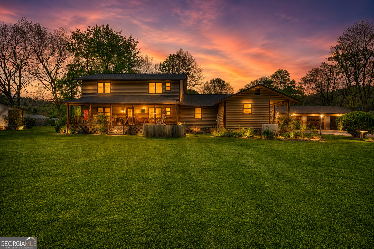 1908 Riverside Drive Property Photo 4
