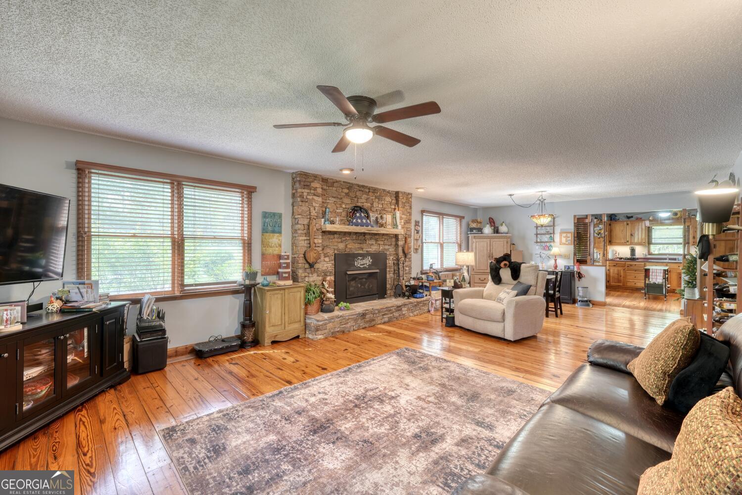 1908 Riverside Drive Property Photo 26