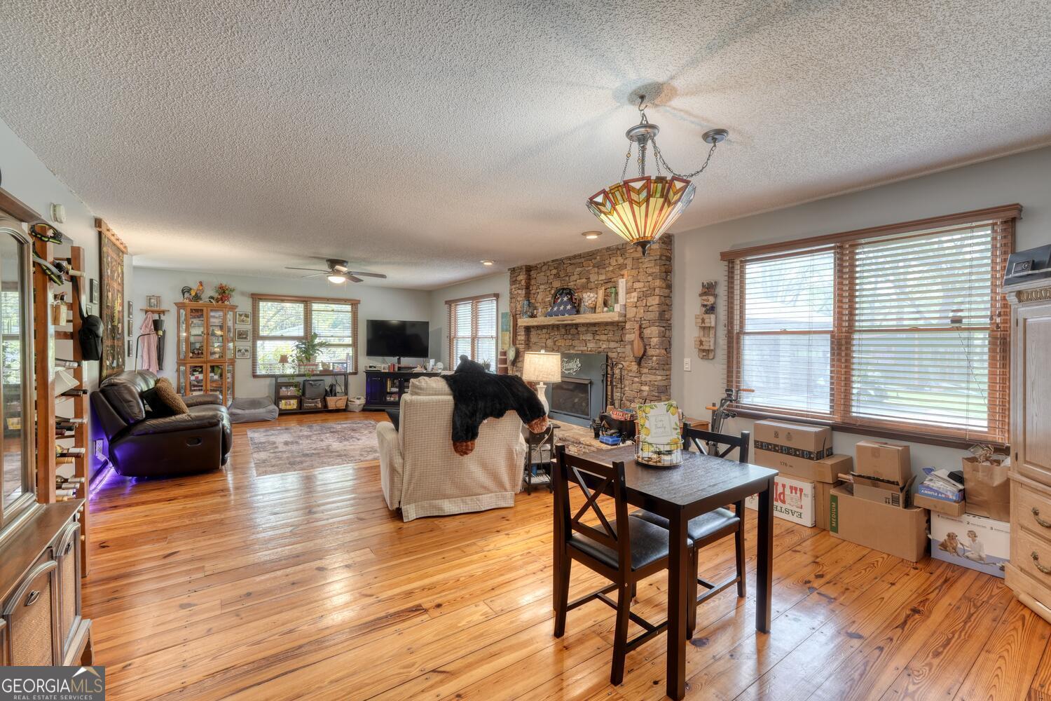 1908 Riverside Drive Property Photo 27