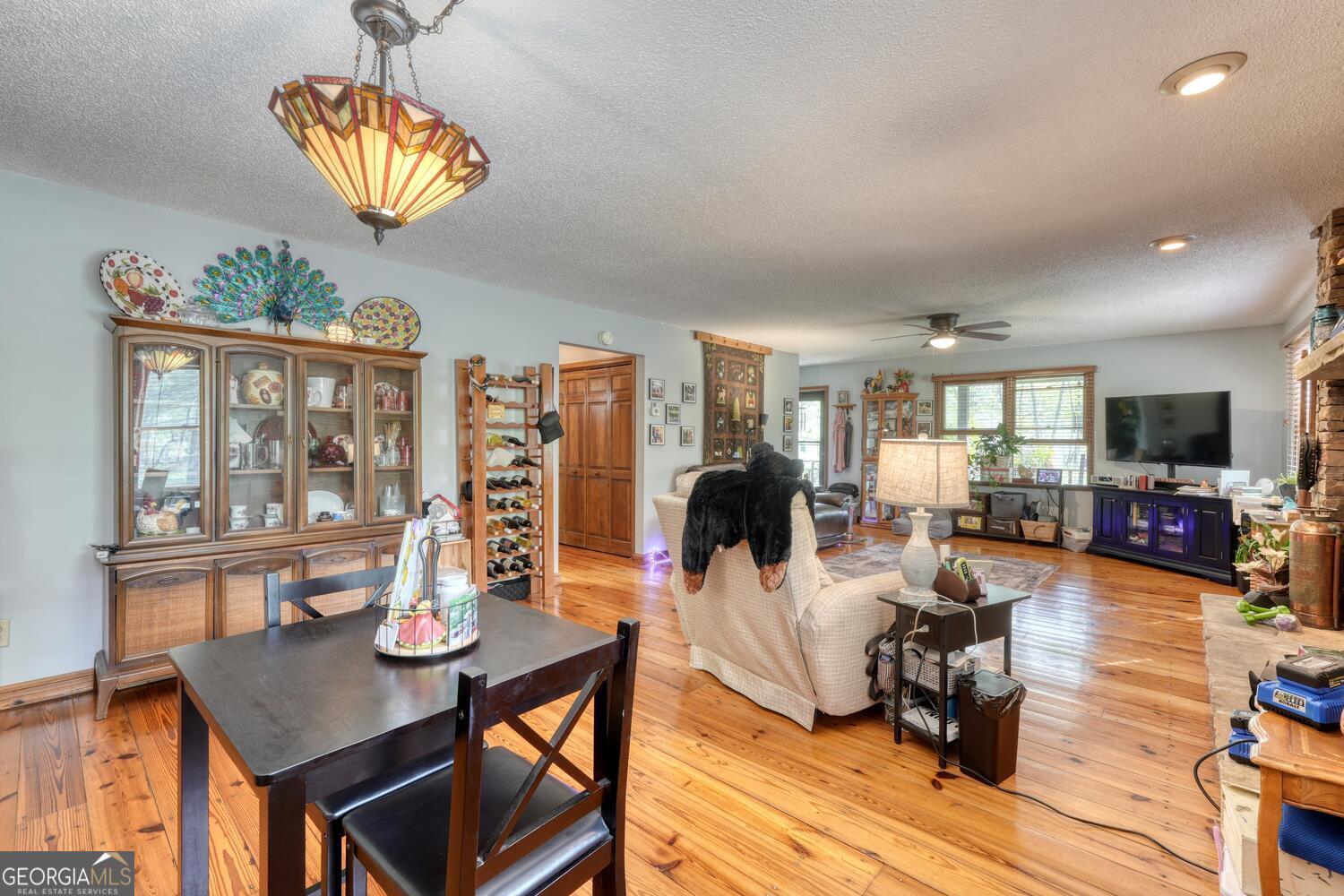 1908 Riverside Drive Property Photo 28