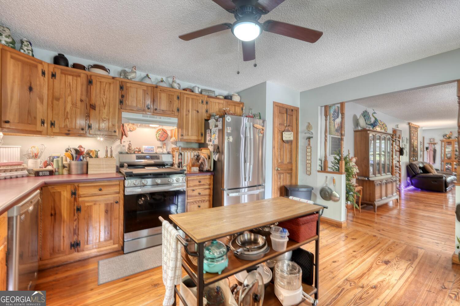 1908 Riverside Drive Property Photo 32