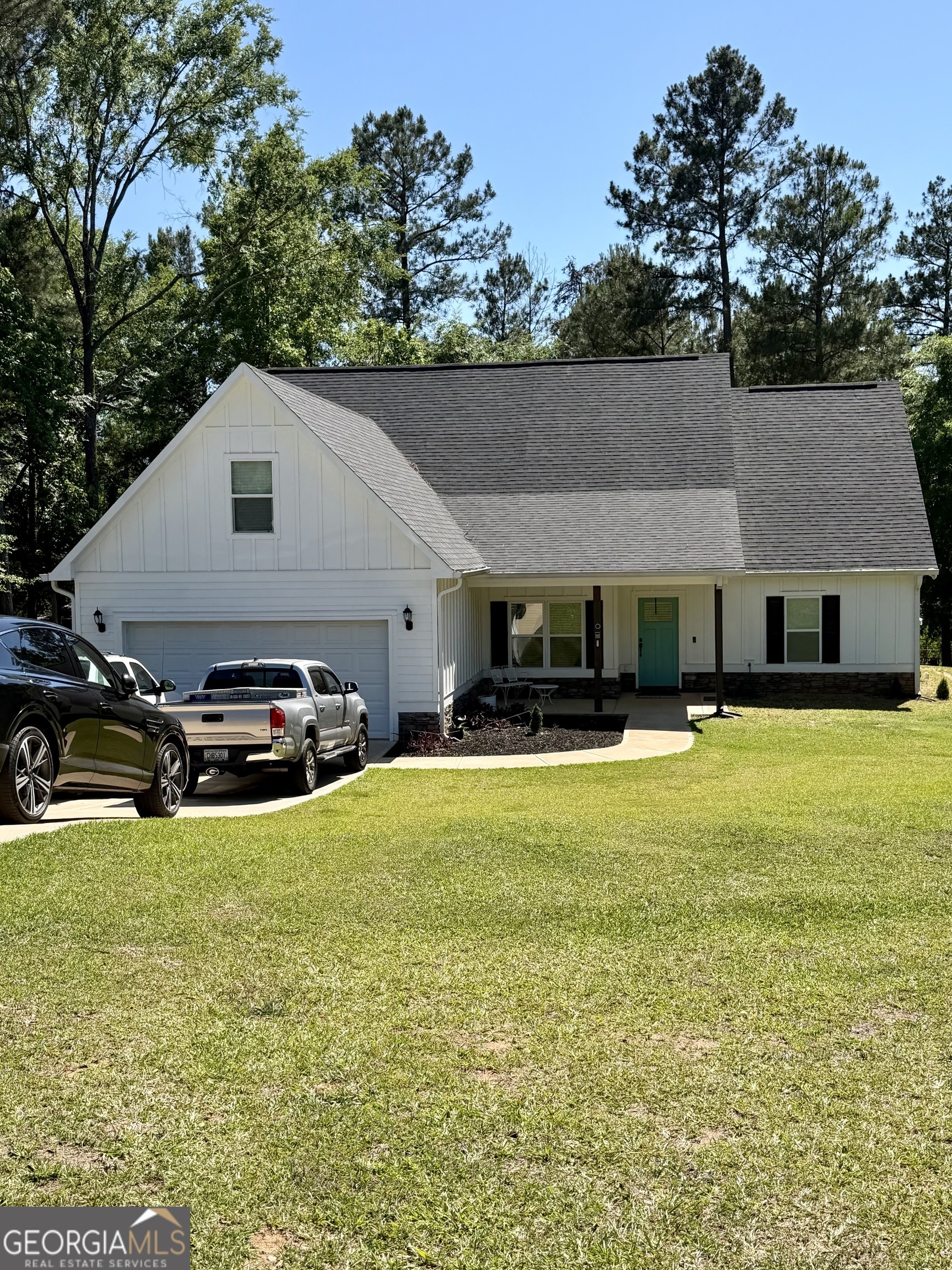 108 Cambridge Court Ne Property Photo 1